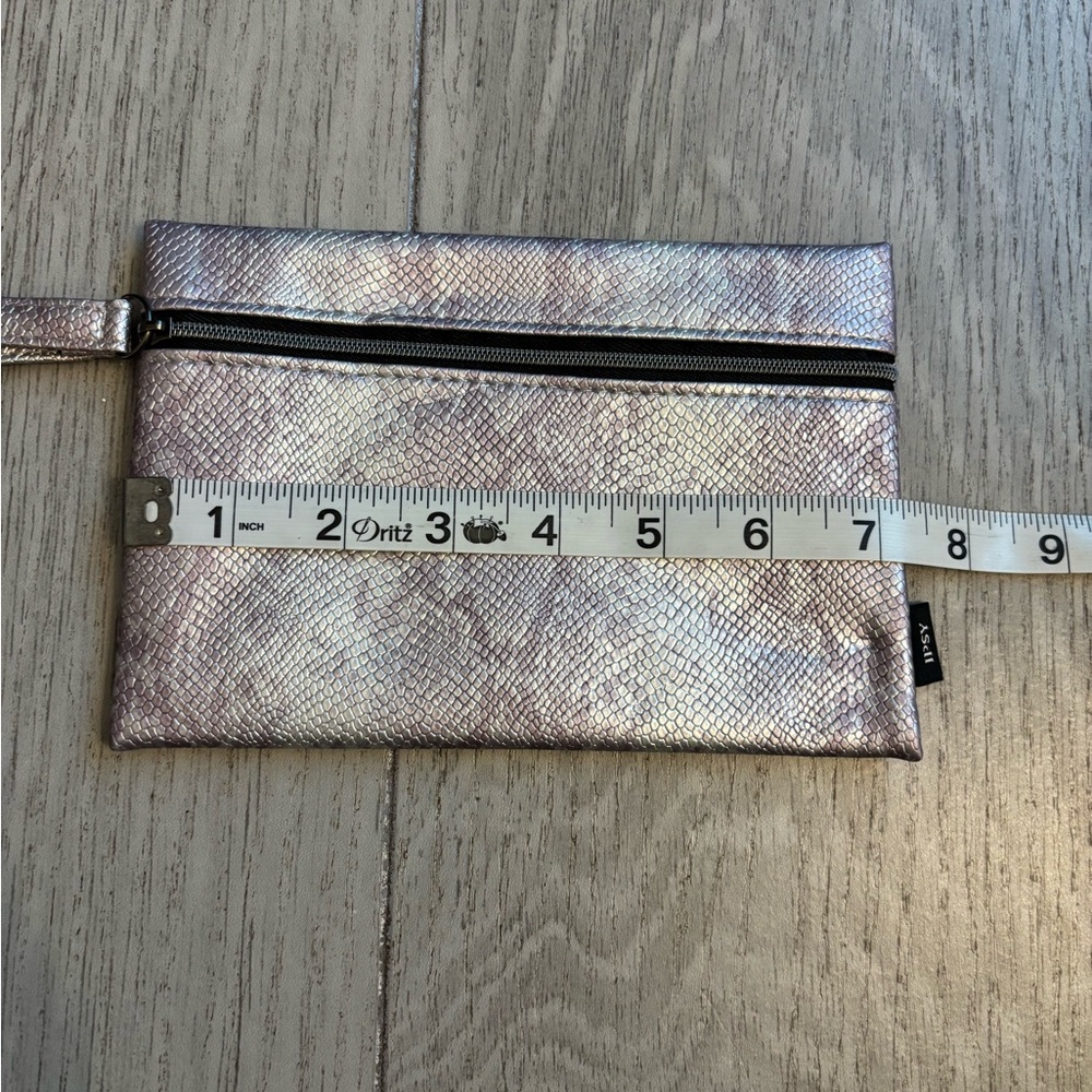 NWOT Ipsy Wristlet | Metallic Snakeskin - Picture 8 of 9